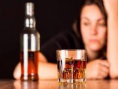 В объятиях зеленого змея: как помочь близкому человеку с алкогольной зависимостью