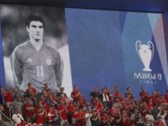 Футболисты  Тоттенхэма  и  Ливерпуля  почтили память Хосе Антонио Рейеса, погибшего в день финала Лиги чемпионов