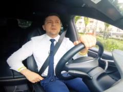 Зеленский за рулем Tesla записал новое обращение