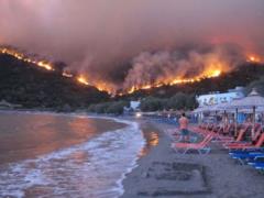 Евросоюз предоставил Греции самолеты для тушения пожаров