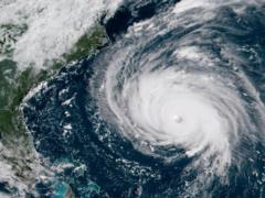 От урагана  Дориан  на Багамах погибло 43 человека