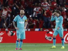  Барселона  сенсационно проиграла  Гранаде , каталонцы выдали худший старт за последние 25 лет