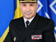 Макрон наградил командующего ВМС Украины французским орденом