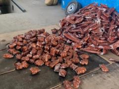 Изъяли микроавтобус: Мужчина пытался провезти в Украину 1,5 тонны сыра и мяса