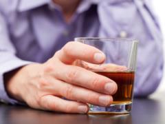 Медики рассказали, как распознать алкоголика