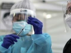 Вакцина Pfizer: в Израиле у 13 человек парализовало лицо после прививки