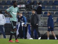 Спасались бегством: фанаты  Шальке-04  напали на игроков после вылета команды из Бундеслиги