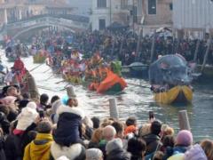Венеция начнет пускать туристов по предварительной записи