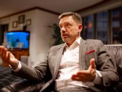 Мецгер решил уволиться с должности главы  Укрэксимбанка  после скандала с журналистами