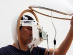 Создан «умный» шлем для лечения деменции
