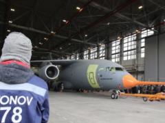 В Киеве представили первый серийный самолет Ан-178-100Р