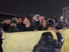 Более 100 украинцев не могут покинуть Казахстан