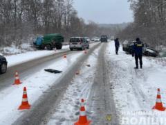 В Винницкой области легковой автомобиль “влетел” в грузовик — три человека погибло