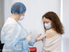 В пятницу в Украине сделали 90 тысяч прививок от COVID