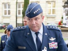 Экс-командующий НАТО: Россия сдерживает Запад ядерными угрозами, так не должно быть