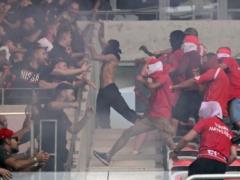 Немецкие и французские фанаты устроили массовую бойню на трибунах перед матчем Лиги конференций
