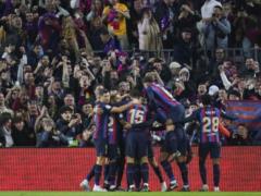  Барселона  драматично вырвала победу над  Реалом  и увеличила отрыв на вершине Ла Лиги