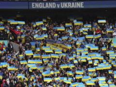  Риши, нам нужны F-16 : фанаты сборной Украины устроили яркую акцию во время матча с Англией