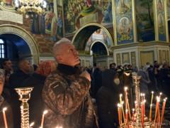 Количество украинцев, которые посещают богослужения, снизилось – исследование