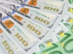 Курс валют на 28 февраля: сколько стоят доллар, евро и злотый