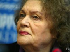 Лина Костенко отпраздновала 95-летие в кругу известных друзей и очаровала видом на новых фото