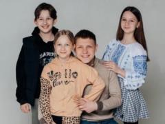 21-летний опекун четырех братьев и сестер: Дети – в школе, а я работаю на двух работах