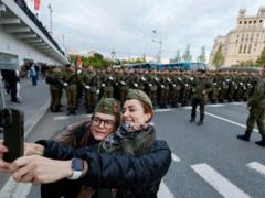 В Москву на парад приедут пять депутатов Европарламента - СМИ