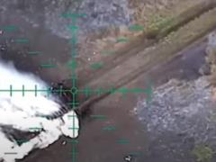 Пограничники показали уничтожение техники РФ