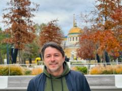Сергій Притула замилував рідкісним фото з 70-річною мамою та зачарував їхньою схожістю