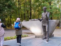 Памятники-переселенцы: Леонтович из Покровска в Винницу, а Чубенко из Краматорска - во Львов