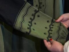 В Киеве презентовали военную вышиванку -  рубашка, вышитая окопами 