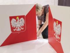 За Україну, проти євреїв, гомосексуалів, абортів та вакцинації: що відбувається на виборах у Польщі