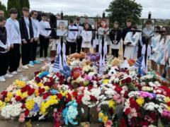 Последний звонок ученики лицея из Коростышева провели на кладбище - возле одноклассника, убитого российской ракетой