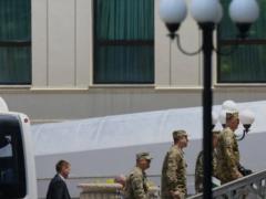 Путин имитирует переговоры. С ним надо действовать жестко