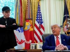 Маск призвал объявить Трампу импичмент, а Маска предлагают депортировать