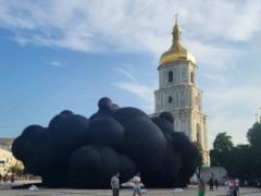 В центре Киева показали инсталляцию, которая поедет на Burning Man 2025