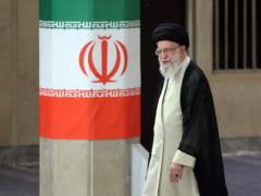 Верховный лидер Ирана угрожает  непоправимым  ущербом в случае удара США
