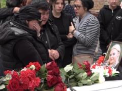 В Киеве простились с 11-летней Машей и ее матерью, погибшими во время российского удара