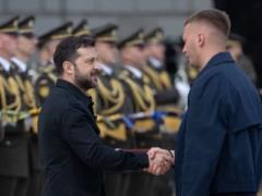 Учитель-звезда соцсетей Руслан Игоревич сообщил об угрозах из-за награды от президента