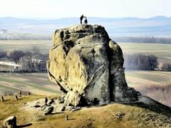 Каменные места силы и мистики: от украинского Стоунхенджа до загадочного кромлеха