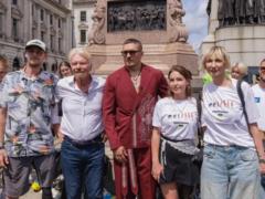 “Світ почув нас”: у Лондоні відкрили артсимвол-нагадування про військових з ампутаціями