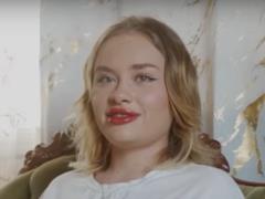 Украинская модель, которую избили в Дубае, дала интервью Собчак