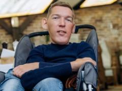 Активисту Назарию Гусакову сообщили о подозрении в мошенничестве
