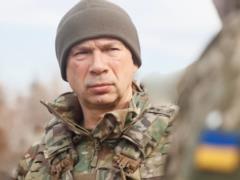 60 лет Александру Сырскому: чем может гордиться главком ВСУ и за что его критикует Безуглая