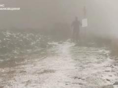 На День Независимости в Карпатах выпал снег