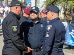 В Умань приехали около 40 тысяч хасидов - полиция установила КПП, проверяет документы и осматривает машины