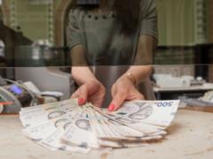 Украинцам обещают существенное повышение зарплат: OBOZ.UA узнал, станет ли у людей больше денег и где можно хорошо зарабатывать 
