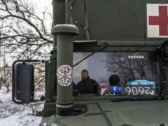 Кабмин повысил зарплаты медикам в прифронтовых регионах