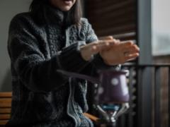 Туристическая горелка и плита-обогреватель 2 в 1: как приготовить еду без света и газа