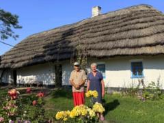Из Покровска – в этнохату, а потом в неизвестность: семья пенсионеров снова ищет дом